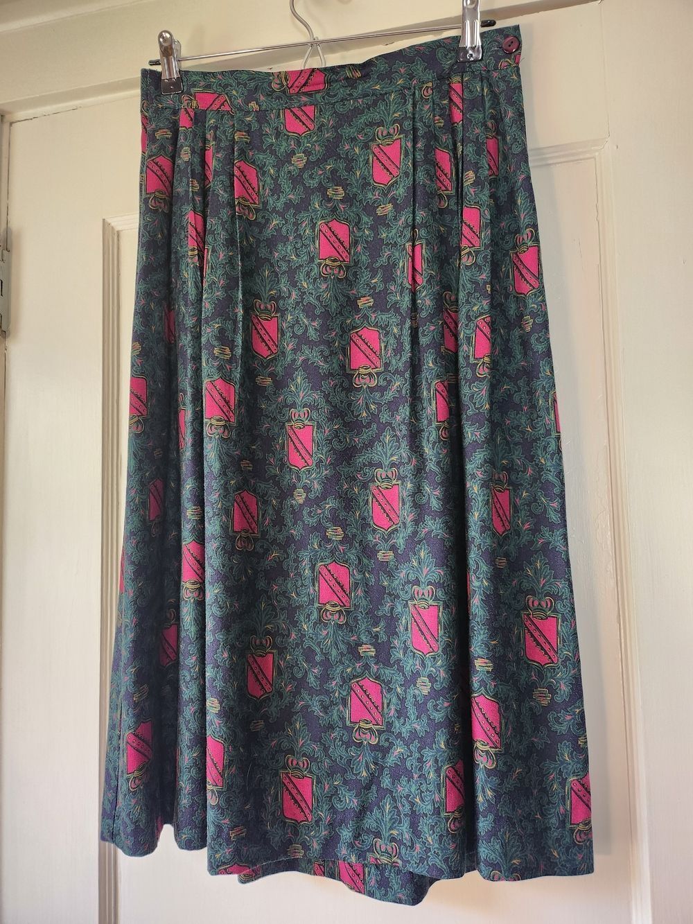 Vtg Portraits by Northern Isles Sz 10 Shield, Crown, Ivy Midi Skirt Green Pink